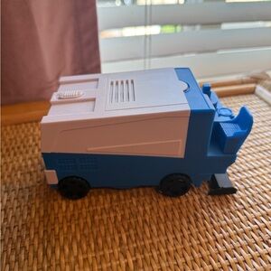 desktop mini vacuum Zamboni shaped Vivitar brand